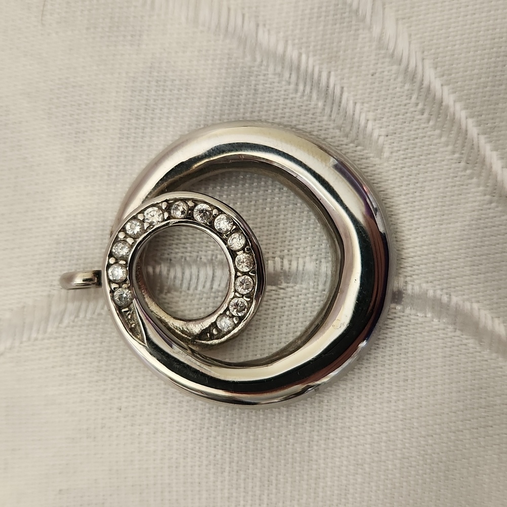 Silver with cubic zirconia pendant